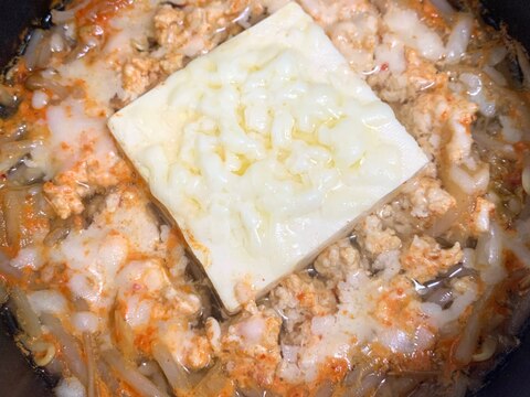 【ヘルシー】豆腐もやしキムチチーズ坦々鍋